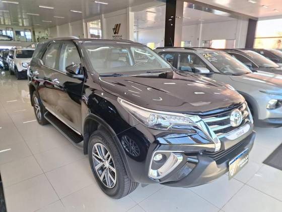 TOYOTA HILUX SW4 2.8 SRX 4X4 7 LUGARES 16V TURBO INTERCOOLER DIESEL 4P AUTOMÁTICO